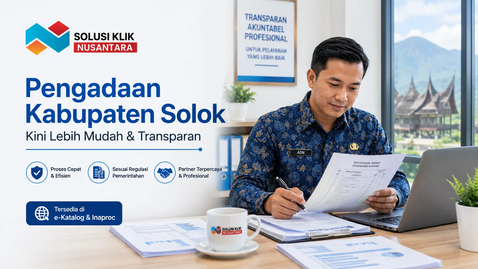 Pejabat pengadaan di Kabupaten Solok sedang memeriksa dokumen administrasi spesifikasi teknis barang.