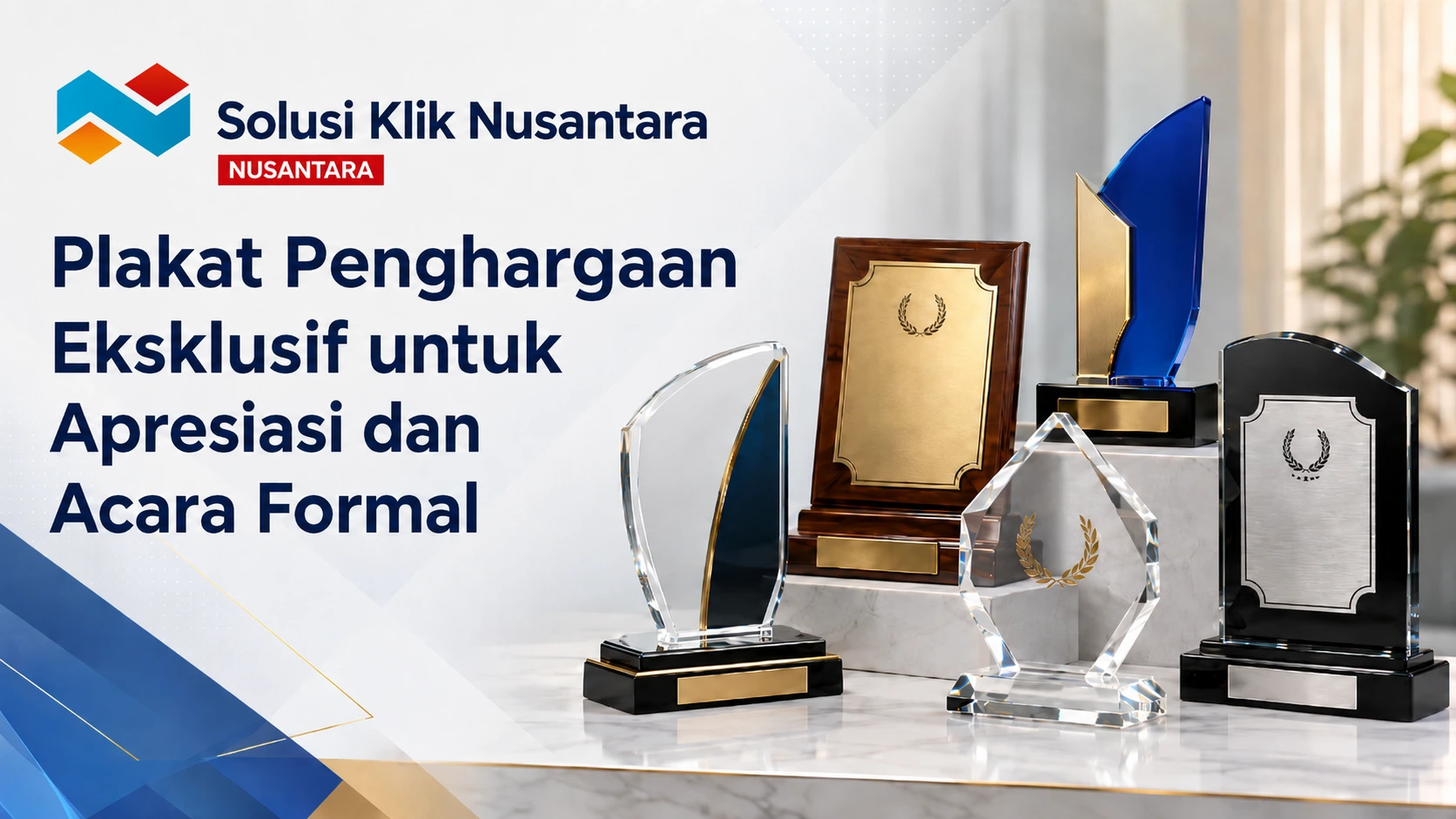 Plakat penghargaan eksklusif untuk apresiasi dan acara formal dengan logo Solusi Klik Nusantara